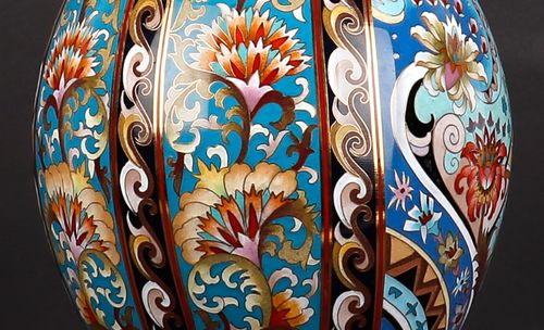 华彩新生 张同禄大师与《景泰蓝兰新韵瓶》的工艺美学